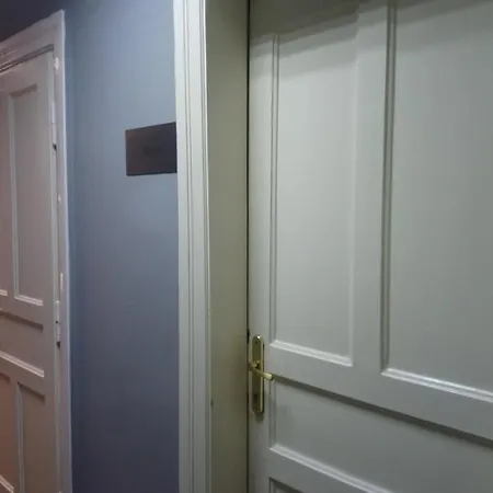 民宿 Words & Swords